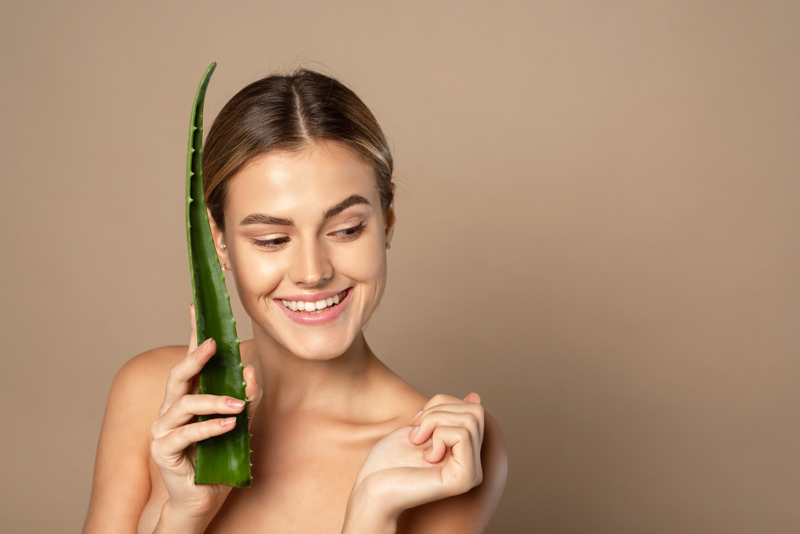 concept-skin-care-moisturizing-with-natural-cosmetics